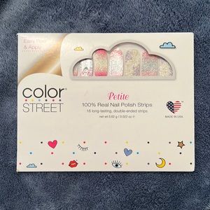 💅🏼 Color Street Petite Size Real Nail Polish Strips in Snow Biz!